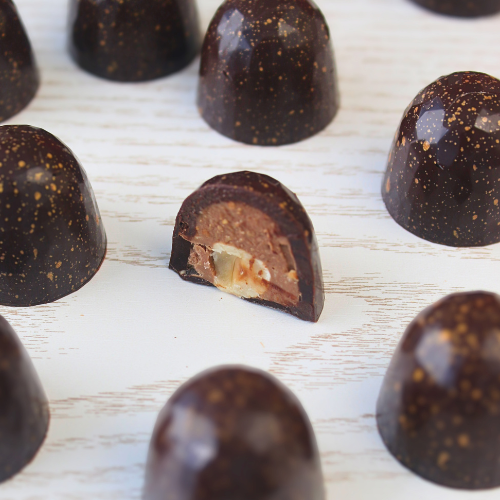 Hazelnut gianduja bonbons using a blend of 100% hazelnut paste with milk chocolate, wrapped around a crunchy whole hazelnut and shelled in sophisticated dark chocolate for the perfect combination of smooth, creamy and crunch.