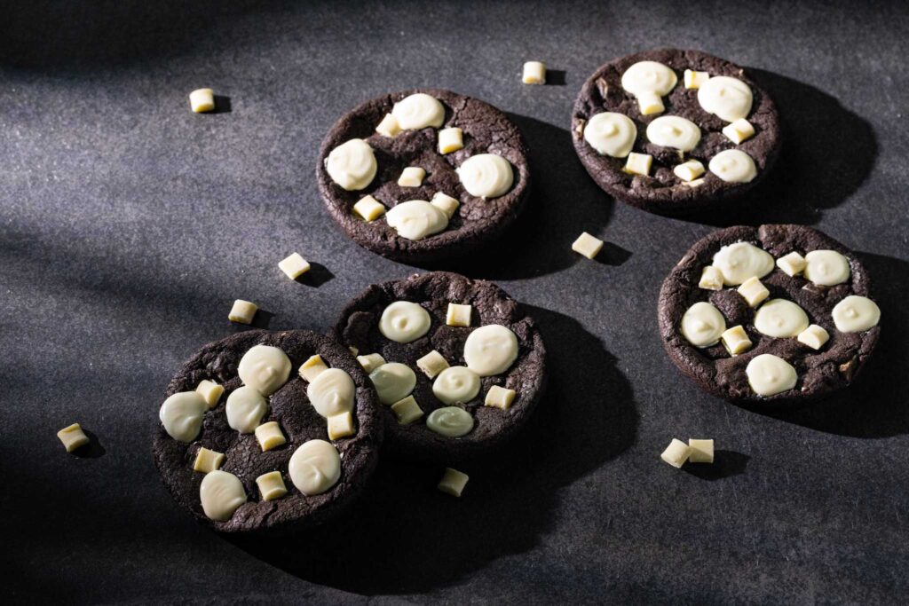 Black and white cookie by Callebaut
